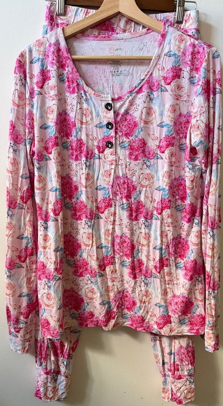 Gigi and Max women's pink floral pajamas size large